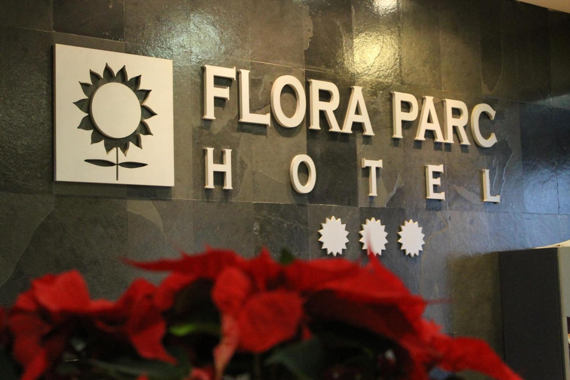 Hotel Flora Parc Castelldefels Kültér fotó